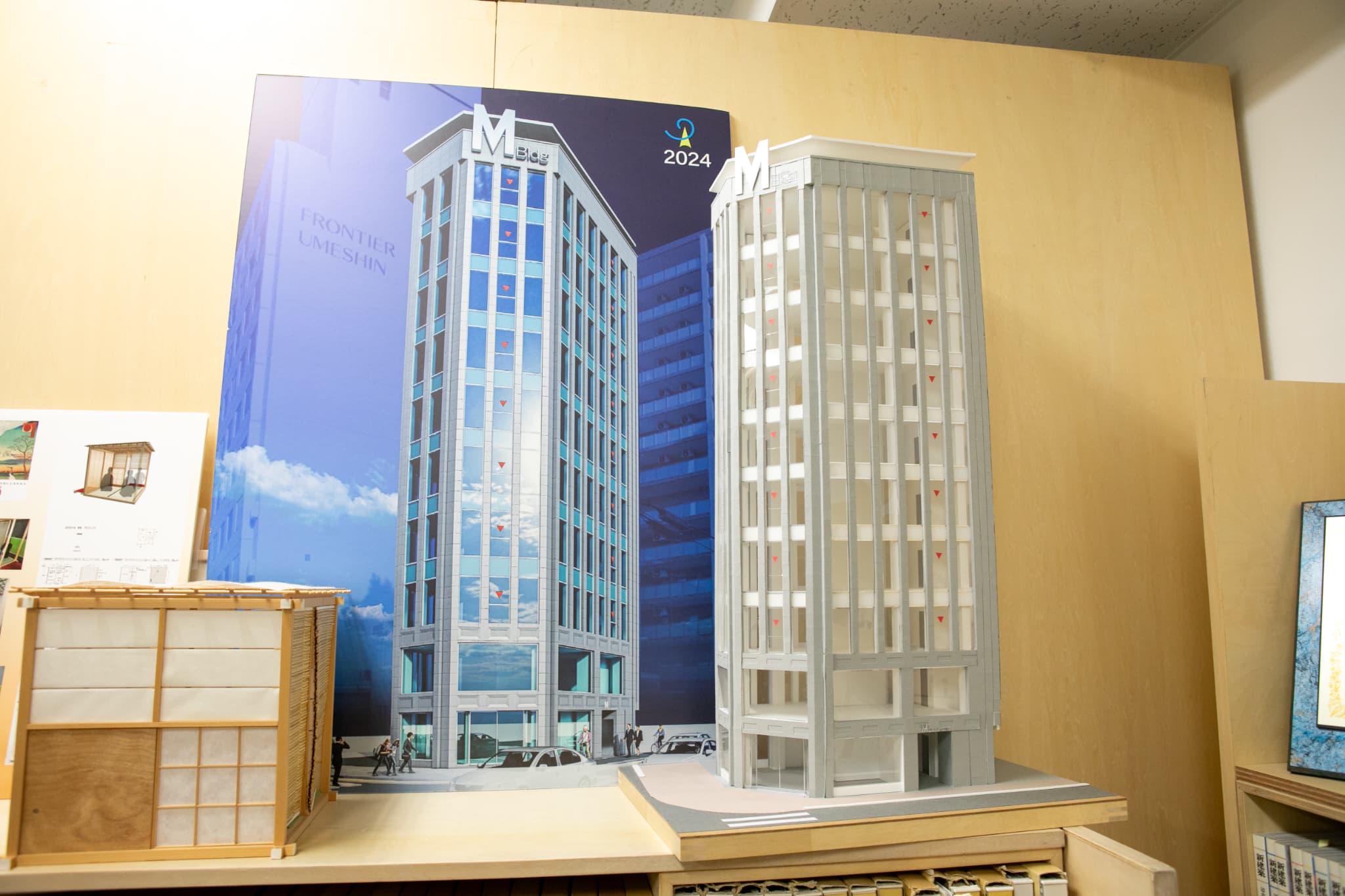 白い作業服を着た作業員